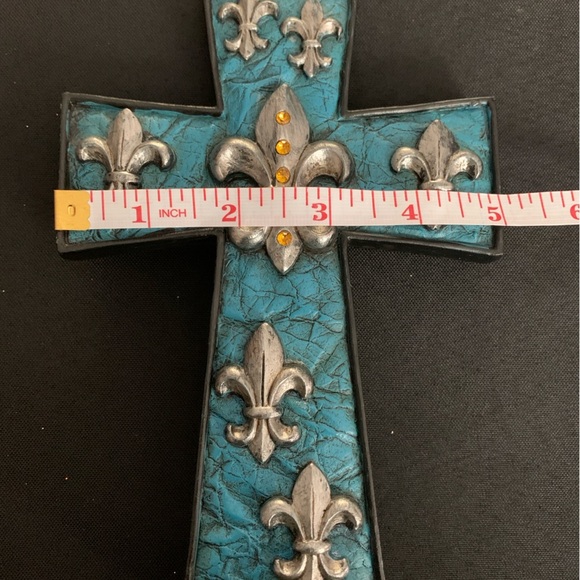 Fleur di Lis Turquoise Resin Cross. - Picture 4 of 6